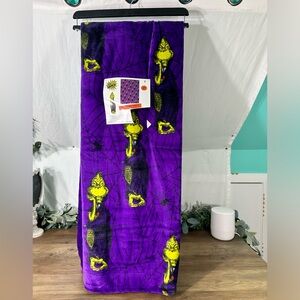 The Grinch Halloween Throw